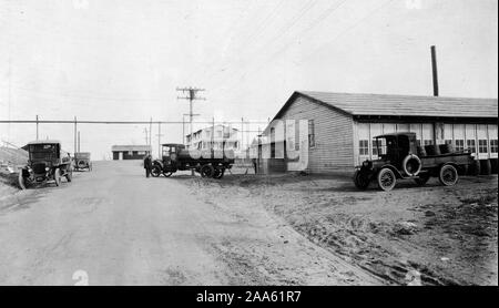 Industrie di guerra - benzina - STANDARD OIL COMPANY camion, LE CONSEGNE DI BENZINA E OLI A STAZIONI DI CAMP DEVENS, Massachusetts ca. 1915-1920 Foto Stock