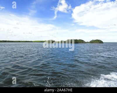 Piccole isole nell'oceano in Florida Keys Foto Stock