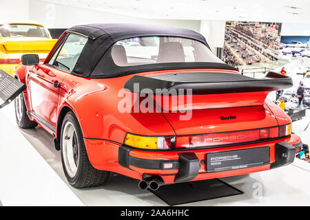 Stoccarda, Germania, Sep, 2019: Porsche 911 Turbo 3.3 Cabriolet 1989, Stoccarda Porsche Museum, Tipo 930, serie G, auto sportiva prodotta da Porsche Foto Stock