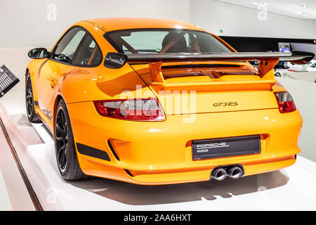 Stoccarda, Germania, Sep 2019: giallo Porsche 911 GT3 RS 2007, Stoccarda Porsche Museum, 997 Series, sesta generazione, supersport vettura costruita dalla Porsche Foto Stock