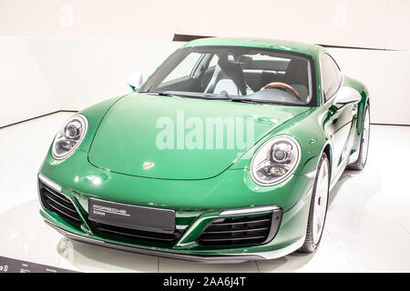 Stoccarda, Germania, Sep 2019 irish green Porsche 911 Carrera S 2017, Stoccarda Porsche Museum, Serie 991, settima generazione, supercar costruita da Porsche Foto Stock
