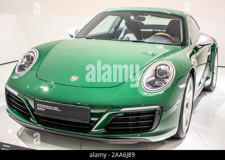 Stoccarda, Germania, Sep 2019 irish green Porsche 911 Carrera S 2017, Stoccarda Porsche Museum, Serie 991, settima generazione, supercar costruita da Porsche Foto Stock