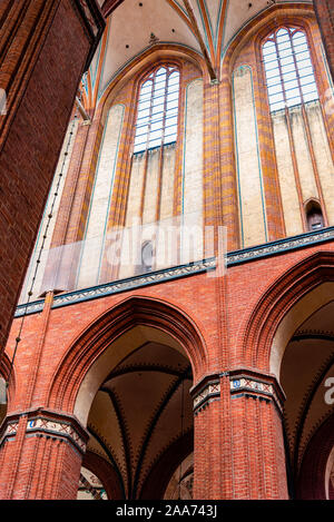 Wismar, Germania - 2 Agosto 2019: la chiesa di San Nicola, vista interna Foto Stock