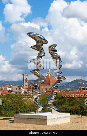 Tony Cragg sculture, colonna ellittica e punto di vista sul giardino di Boboli di Firenze, Italia. Foto Stock