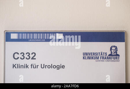 19 novembre 2019, Assia, Frankfurt/Main: un segno al Uni-Klinikum Frankfurt indica una camera di trattamento nel reparto di urologia. Foto: Andreas Arnold/dpa Foto Stock