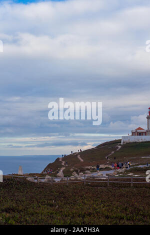 CABO DA ROCA, Portogallo - 20 Settembre 2019: i turisti a Cabo da Roca. Capo Roca Foto Stock