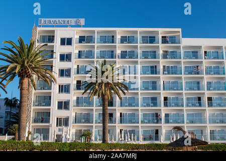 Cala Bona, Maiorca, Spagna, 19 ottobre 2019, Levante Hotel vista di questo popolare hotel a 4 stelle in una posizione privilegiata sulla spiaggia. Foto Stock