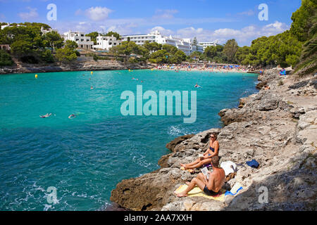 Cala Gran e idilliaca spiaggia di Cala D'Or, Maiorca, isole Baleari, Spagna Foto Stock