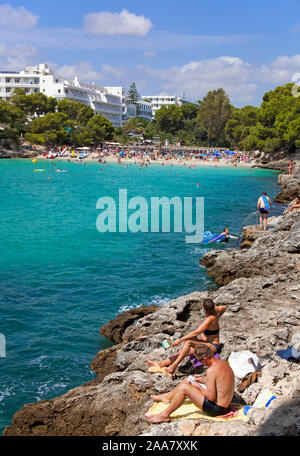 Cala Gran e idilliaca spiaggia di Cala D'Or, Maiorca, isole Baleari, Spagna Foto Stock