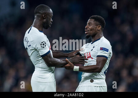 Londra, Inghilterra - 22 ottobre: Davinson Sanchez e Serge Aurier del Tottenham Hotspur durante la UEFA Champions League group B match tra Tottenham Foto Stock