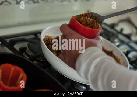 Zubereitung gefüllte paprica Foto Stock