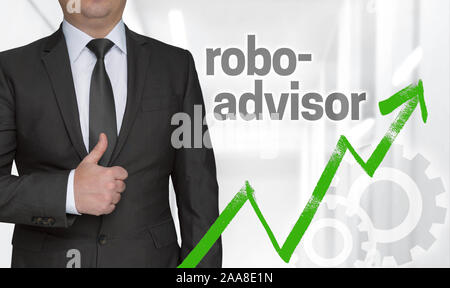 Robo Advisor concetto e imprenditore con pollice in alto. Foto Stock