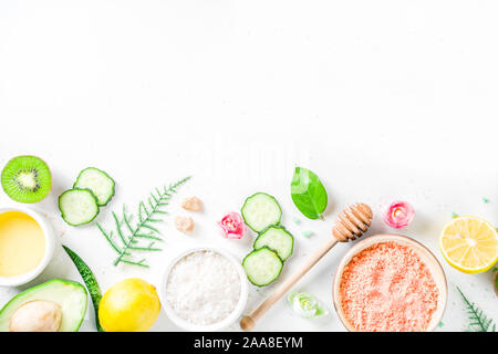 Naturali e Biologici concetto cosmetici. Spa e trattamenti di aromaterapia, in casa gli ingredienti cosmetici, estratti per la bellezza naturale dermocosmesi prodotto miele, limone, Foto Stock