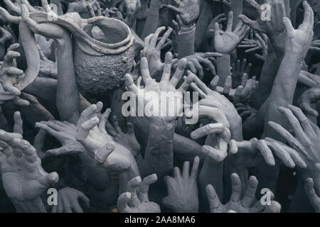 Mani sculture in Wat Rong Khun, famoso tempio bianco in Chiang Rai, Thailandia Foto Stock