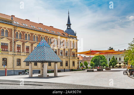 Il Vajda Janos palestra (Allami Gimnazium) e la casa ben Kuthaz, Keszthely, Zala county, Western oltre Danubio, Ungheria, Europa Foto Stock