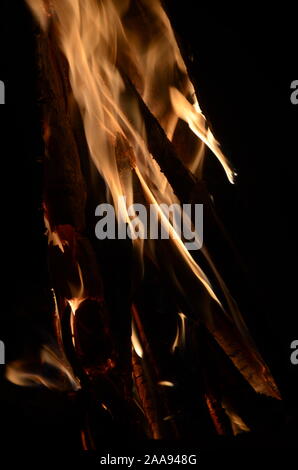 Fuoco su sfondo nero Foto Stock