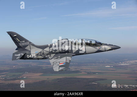 Ceco Aero L-39NG (Next Generation), un turbofan-powered trainer militare aerei durante i voli di addestramento vicino a Air Force Base a Caslav, Czech Rep Foto Stock