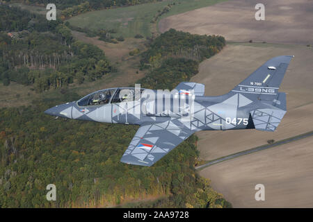 Ceco Aero L-39NG (Next Generation), un turbofan-powered trainer militare aerei durante i voli di addestramento vicino a Air Force Base a Caslav, Czech Rep Foto Stock