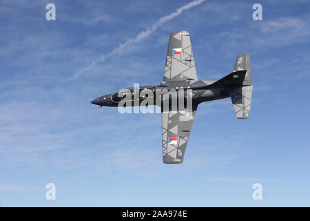 Ceco Aero L-39NG (Next Generation), un turbofan-powered trainer militare aerei durante i voli di addestramento vicino a Air Force Base a Caslav, Czech Rep Foto Stock