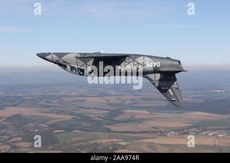 Ceco Aero L-39NG (Next Generation), un turbofan-powered trainer militare aerei durante i voli di addestramento vicino a Air Force Base a Caslav, Czech Rep Foto Stock