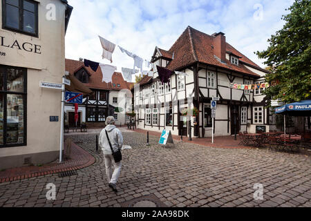 Centro medievale della città con tipiche case a graticcio e vicoli di Minden Foto Stock