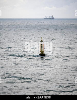 AJAXNETPHOTO. Settembre, 2019. - Canale Inglese. - Separazione del traffico - SCHEMA MPC BOA segna il centro dell'EST SPEDIZIONE LEGATO LANE, spesso usato come punto TURNNG PER LE NAVI DI LINEA PER L'estuario del Tamigi E REGNO UNITO COSTA EST.foto:JONATHAN EASTLAND/AJAX REF:GX8 192609 20505 Foto Stock