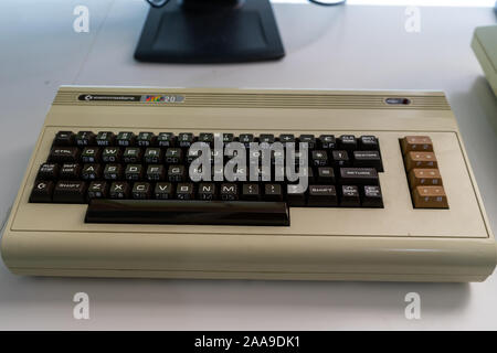 Un Commodore 64 computer vintage prodotte negli anni ottanta un molto popolare retrò home computer o PC Foto Stock