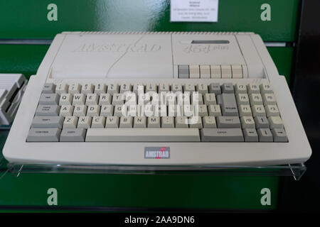 Un Amstrad 464 Plus CPC computer dal 1990 Foto Stock