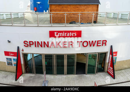 L'ingresso alla Emirates spinnaker tower in Gunwharf Quays Portsmouth, Regno Unito Foto Stock