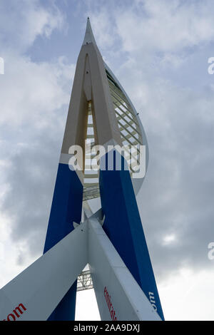 La parte posteriore degli Emirati Spinnaker Tower in Gunwharf Quays, Portsmouth, Hampshire, Regno Unito Foto Stock