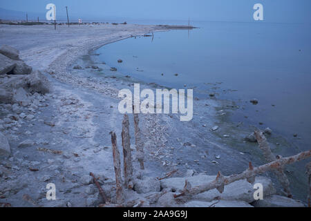 L abbandono e l'inquinamento a Bombay la spiaggia e mare Saltern, CALIFORNIA, STATI UNITI D'AMERICA Foto Stock