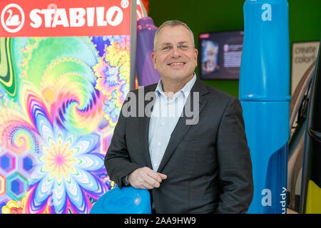 Heroldsberg, Germania. Xix Nov, 2019. Martin Reim, CFO della Schwan-STABILO Gruppo, prese a margine del bilancio della società per il 2018/2019 Esercizio finanziario. Credito: Daniel Karmann/dpa/Alamy Live News Foto Stock