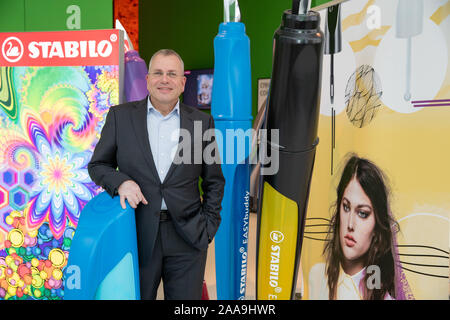 Heroldsberg, Germania. Xix Nov, 2019. Martin Reim, CFO della Schwan-STABILO Gruppo, prese a margine del bilancio della società per il 2018/2019 Esercizio finanziario. Credito: Daniel Karmann/dpa/Alamy Live News Foto Stock