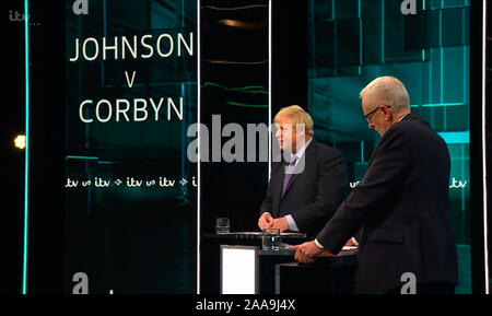 TV Broadcast Video Capture, Regno Unito. Xix Nov, 2019. Leader laburista Jeremy Corbyn e il Primo Ministro Boris Johnson dibattito dal vivo su ITV stasera come parte del 2019 la campagna elettorale. Data di presa: 20191119 - Credit: licenze Equinox Ltd./Alamy Live News Foto Stock