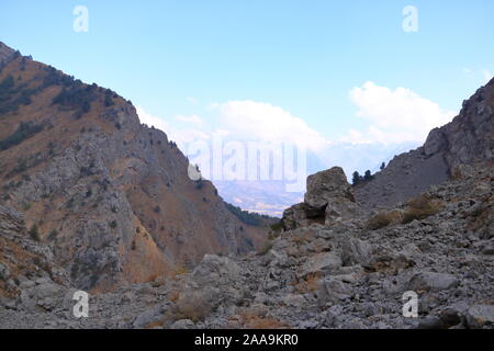 Western Tian Shan montagne in Ugam-Chatkal Parco Nazionale Foto Stock