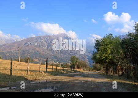 Western Tian Shan montagne in Ugam-Chatkal Parco Nazionale Foto Stock