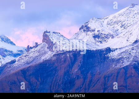Vista panoramica delle Alpi svizzere, regione Jungfraujoch, rosa sunrise, Schilthorn picco, Oberland bernese, Svizzera Foto Stock