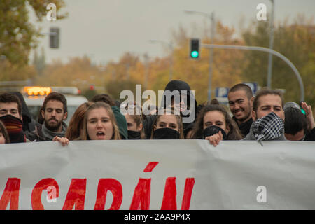 Manifestazione studentesca dell'ottantatreesimo anniversario della morte storica della spagnola leader anarchico Buenaventura Durritu, su Complutense Avenue, il Foto Stock