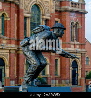 Memoriale di Stanley Elton Hollis il soldato solo per vincere Victoria Cross durante il D-Day, 6 giugno 1944 nella sua casa di città di Middlesbrough Foto Stock