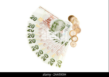 Turchia - valuta la lira turca delle banconote e delle monete metalliche in euro su sfondo bianco Foto Stock