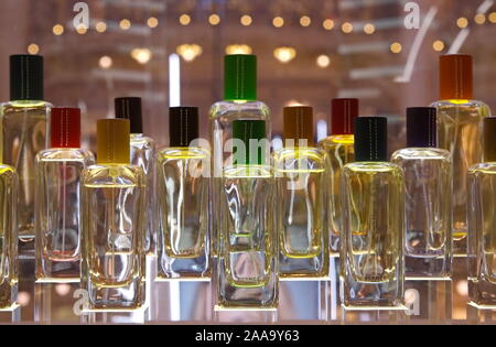 Parigi, Ile de France / Francia - Giugno 19, 2016: Closeup di Hermes cosmetici di marca a Les Galeries LaFayette Foto Stock