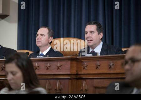 Novembre 20, 2019, Washington, Distretto di Columbia, Stati Uniti: Presidente della Casa Comitato di Intelligence ADAM SCHIFF (D-CA) e Classifica stati DEVIN NUNES (R-CA), presiede l'audizione con Stati Uniti€™ ambasciatore presso l'Unione europea Gordon Sondland testimoniando, Novembre 20, 2019 (credito Immagine: © Douglas Christian/ZUMA filo) Foto Stock