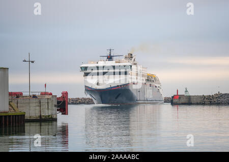 Hirtshals, Danimarca, 20 Novembre 2019: la porta della società Colorline e arrivo dei traghetti in Danimarca Foto Stock