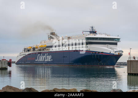 Hirtshals, Danimarca, 20 Novembre 2019: la porta della società Colorline e arrivo dei traghetti in Danimarca Foto Stock