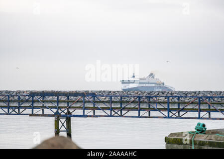 Hirtshals, Danimarca, 20 Novembre 2019: la porta della società Colorline e arrivo dei traghetti in Danimarca Foto Stock