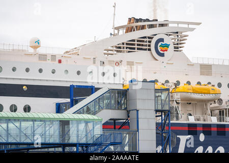 Hirtshals, Danimarca, 20 Novembre 2019: la porta della società Colorline e arrivo dei traghetti in Danimarca Foto Stock