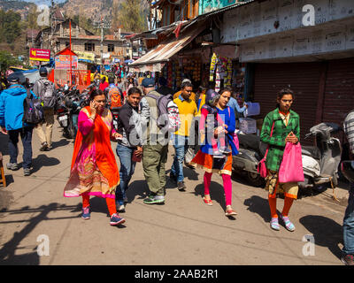 Scena di strada a Bara Bazar, area Malital, Nainital, Uttarakhand, India Foto Stock