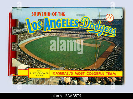 Piccolo negozio di souvenir booklet di cartolina immagini con giocatori stella del Los Angeles dodgers squadra di baseball circa 1960. Foto Stock