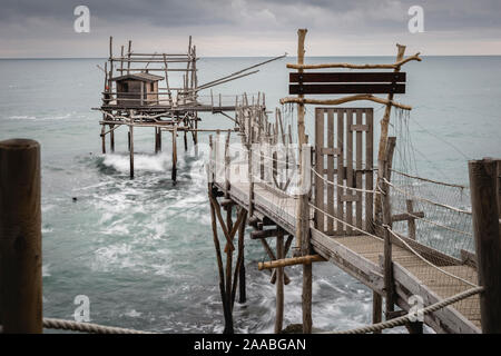 Trabocco turchino, Marina di San Vito, Abruzzo, Italia Foto Stock