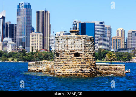 Fort Denison nel porto di Sydney con la dal Quartiere Centrale d'affari in background Foto Stock